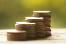 Increasing stacks of quarters Free photo of increasing stacks of quarters with background bokeh